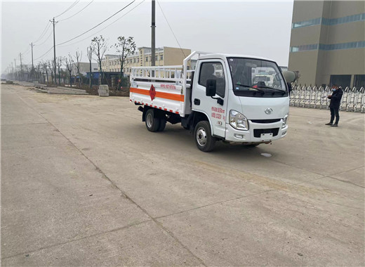 躍進(jìn)國(guó)六氣瓶運(yùn)輸車 躍進(jìn)國(guó)六氣瓶運(yùn)輸車